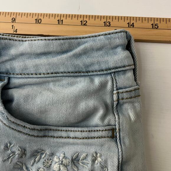 Lauren Conrad Straight-Leg White Washed Embroidered Denim Jeans | Women's Size 6 - Picture 8 of 12